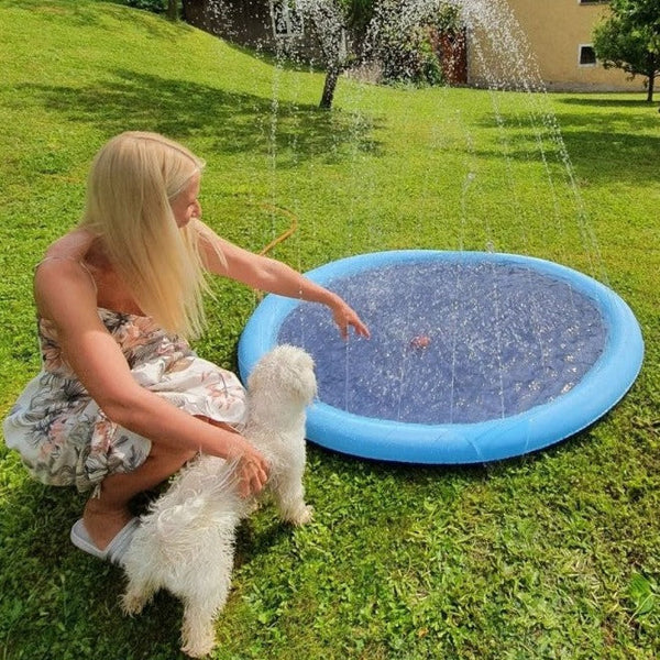 Dog Aqua™ | Forfriskende vandsprinkler til aktive hunde - - - gaveidé godt køb hot item hunde hundepleje kæledyr old pleje af kæledyr sprinkler til kæledyr Trendende - FashionforDays