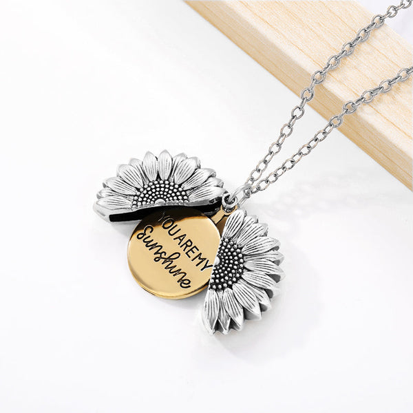 Sunshine™ - Sunflower Necklace (1+1 GRATIS) - Sølv - Pendants - 316L Stainless Steel Accessories Boho Style Compass Pendant Elegant Fashion Fine Jewelry Gift Ideas Gifts For Her Gifts For Him Gold Necklace Gold Plated Jewerly Handmade Jewelry Jewelry Luxury Navigation old Personalized Jewelry Silver Necklace Stainless Steel Statement Jewelry Symbolic Travel Inspired Trendy Unique Design Wanderlust - FashionforDays
